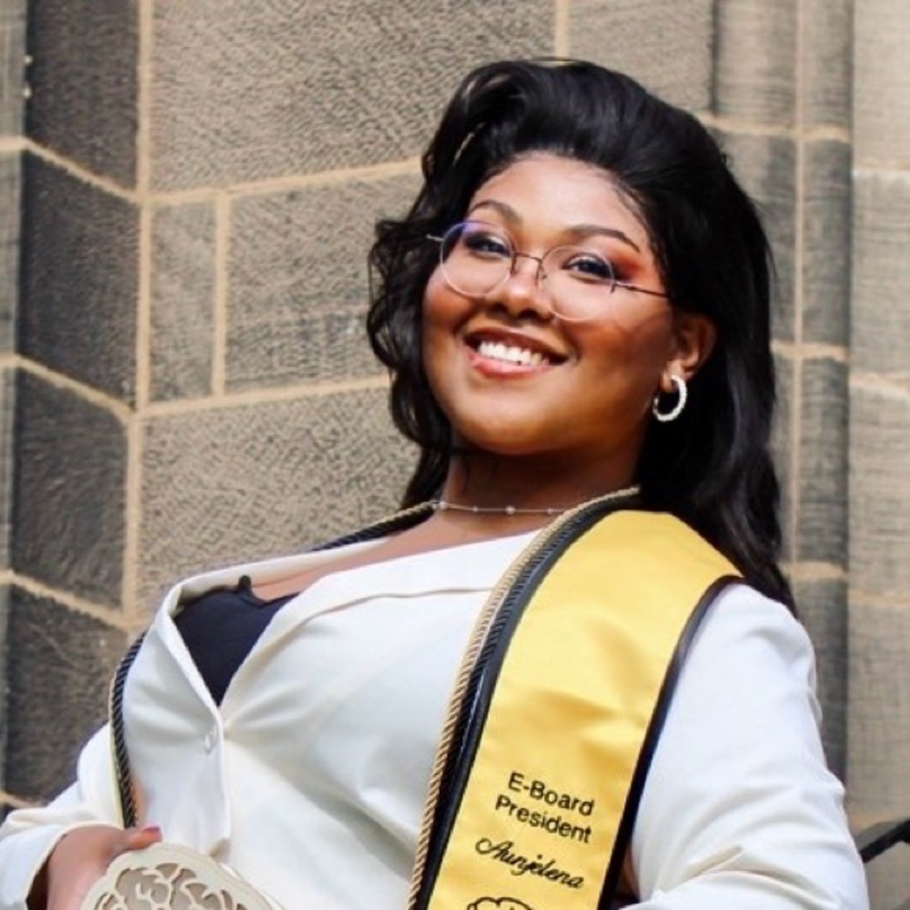 Meet your Posher, Lena